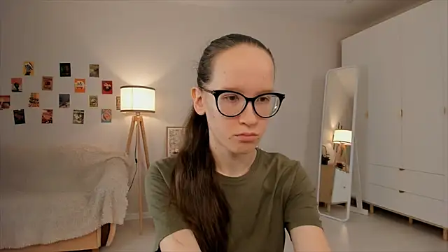 BettyBrowni online show from March 19, 2025, 4:13 pm