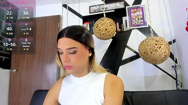 victoria aleia  online show from October 22, 2025, 9:46 pm