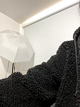 Isakeys  online show from September 17, 2025, 5:15 pm