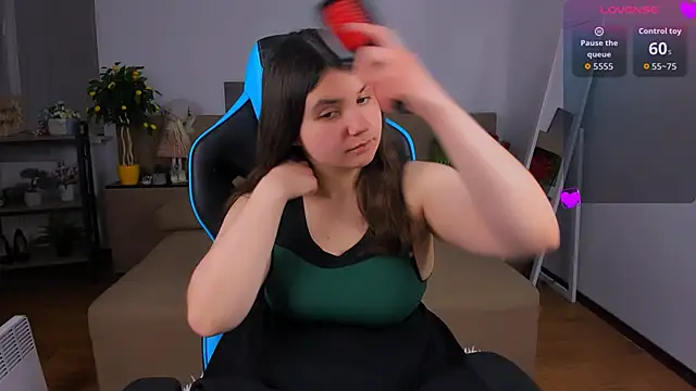 Snapshot of Viola__Shy chatting on February 11, 2026, 9:03 pm Viola Shy online show from February 11, 2026, 9:03 pm