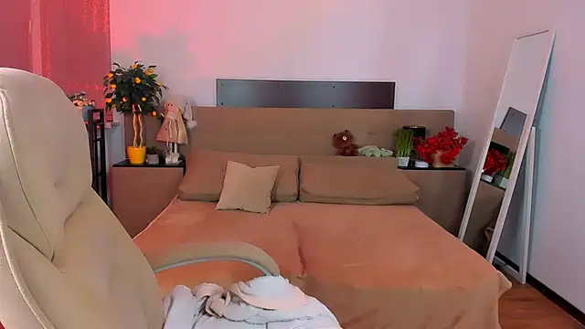 Snapshot of Viola__Shy chatting on March 4, 2026, 9:33 pm Viola Shy online show from March 4, 2026, 9:33 pm