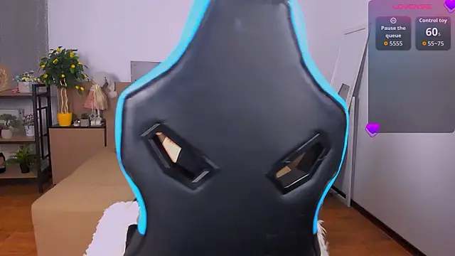 Snapshot of Viola__Shy chatting on February 13, 2026, 9:37 pm Viola Shy online show from February 13, 2026, 9:37 pm