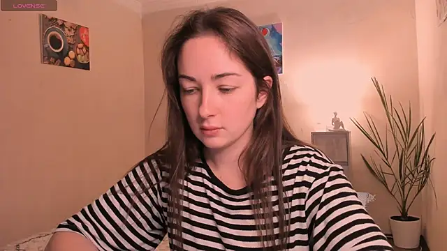 cClandesTina online show from October 14, 2025, 3:56 pm