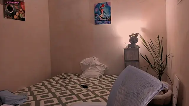 cClandesTina online show from October 29, 2025, 8:08 pm