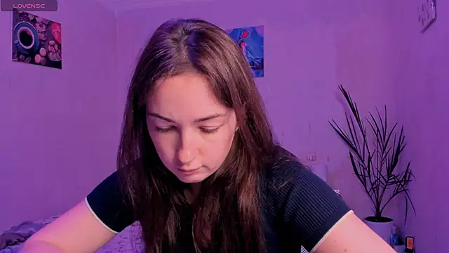 cClandesTina online show from October 11, 2025, 3:46 pm