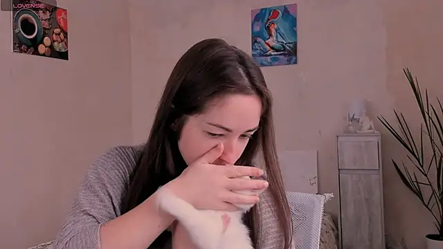 cClandesTina online show from October 16, 2025, 9:28 am