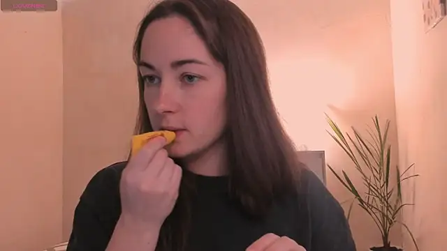 cClandesTina online show from November 7, 2025, 2:32 pm