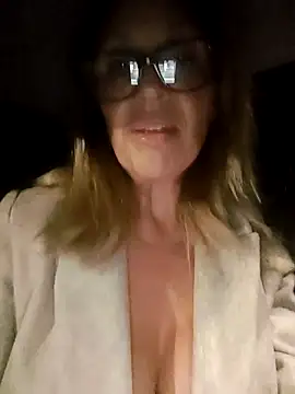 JasmineNoir2 online show from October 21, 2025, 8:52 pm