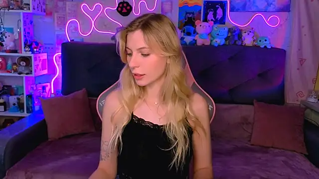 Snapshot of Maria_Hunt chatting on October 25, 2025, 4:55 am Maria Hunt online show from October 25, 2025, 4:55 am