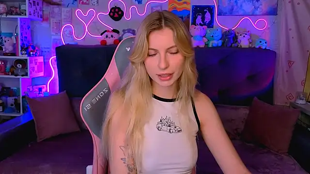 Snapshot of Maria_Hunt chatting on October 17, 2025, 3:43 am Maria Hunt online show from October 17, 2025, 3:43 am