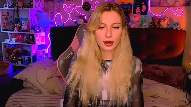 Snapshot of Maria_Hunt chatting on October 7, 2025, 8:48 am Maria Hunt online show from October 7, 2025, 8:48 am