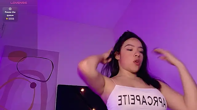 littleebluee online show from July 9, 2026, 7:46 pm