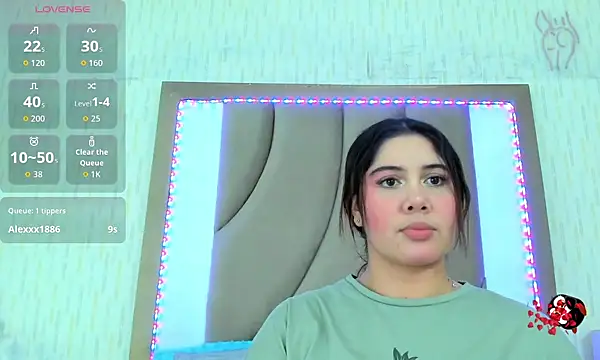 Snapshot of ThyaraJhons chatting on October 3, 2025, 9:22 am ThyaraJhons online show from October 3, 2025, 9:22 am