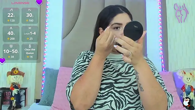 Snapshot of ThyaraJhons chatting on October 29, 2025, 12:15 pm ThyaraJhons online show from October 29, 2025, 12:15 pm