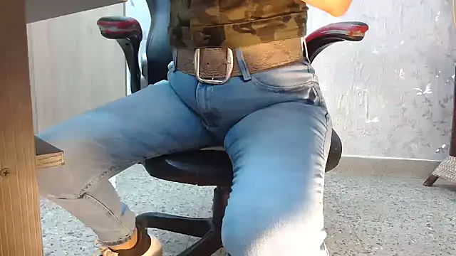 Samantabrown  online show from September 13, 2025, 11:21 am