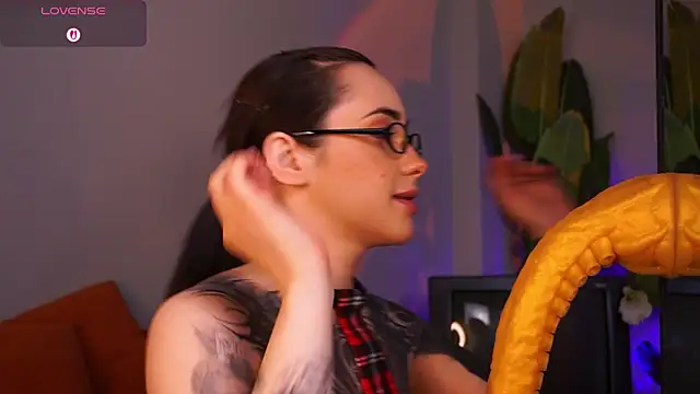 EvaCanton online show from April 9, 2026, 2:02 am