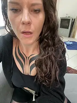 OniricFemme online show from November 1, 2025, 9:14 am