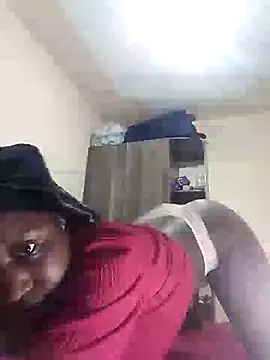 Adaline-Paris online show from March 3, 2026, 4:03 pm