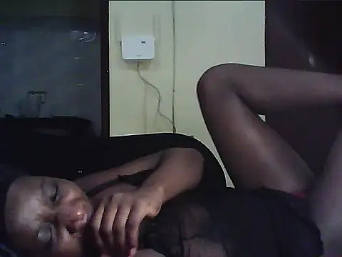 Adaline-Paris online show from March 29, 2026, 2:35 am