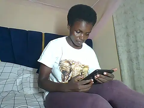 Snapshot of awino001 chatting on October 24, 2025, 8:19 pm awino001 online show from October 24, 2025, 8:19 pm