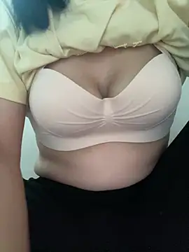 Milk Mom99 online show from February 6, 2026, 6:42 am