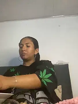 luna asss online show from October 23, 2025, 10:19 pm