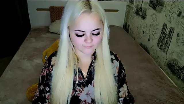 lovely-eyes online show from September 18, 2025, 7:28 pm