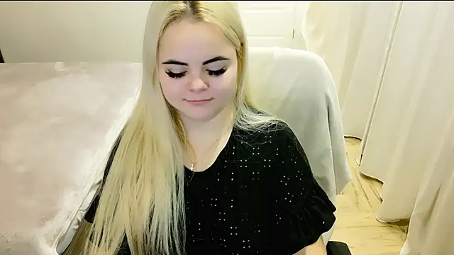 lovely-eyes online show from February 14, 2025, 9:43 pm