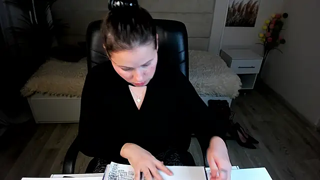 Dana  dom online show from February 18, 2025, 1:32 am