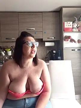 carolyne2023 online show from April 12, 2026, 7:22 am