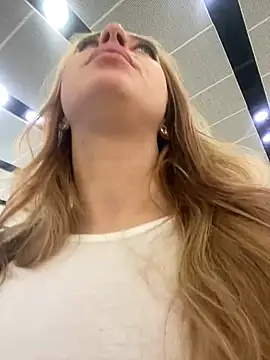 Snapshot of Sweet___Emily chatting on January 29, 2025, 2:10 pm Sweet Emily online show from January 29, 2025, 2:10 pm