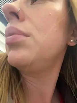 Snapshot of Sweet___Emily chatting on November 19, 2025, 1:22 pm Sweet Emily online show from November 19, 2025, 1:22 pm