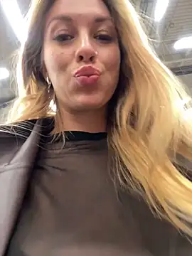 Snapshot of Sweet___Emily chatting on March 12, 2025, 5:13 am Sweet Emily online show from March 12, 2025, 5:13 am