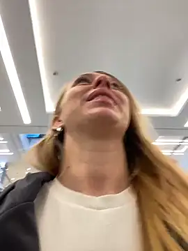 Snapshot of Sweet___Emily chatting on October 4, 2025, 1:12 pm Sweet Emily online show from October 4, 2025, 1:12 pm