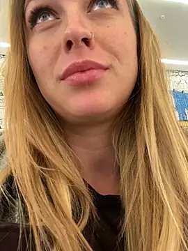 Snapshot of Sweet___Emily chatting on March 12, 2025, 4:02 pm Sweet Emily online show from March 12, 2025, 4:02 pm