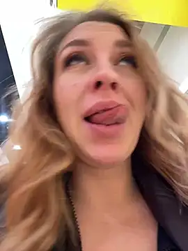 Snapshot of Sweet___Emily chatting on January 27, 2025, 2:35 pm Sweet Emily online show from January 27, 2025, 2:35 pm