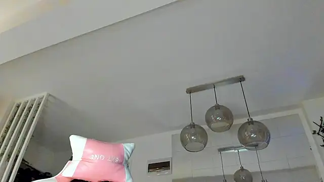 IreneVON online show from November 5, 2025, 4:37 am