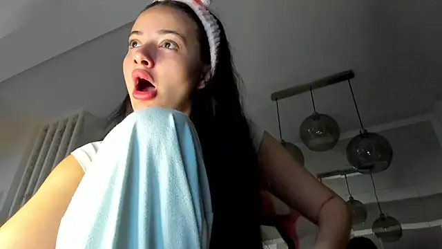 IreneVON online show from October 6, 2025, 4:35 am