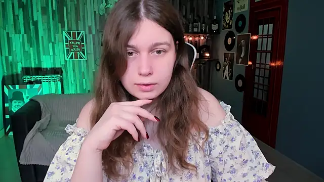 FioraMarmoris online show from April 3, 2026, 5:36 am