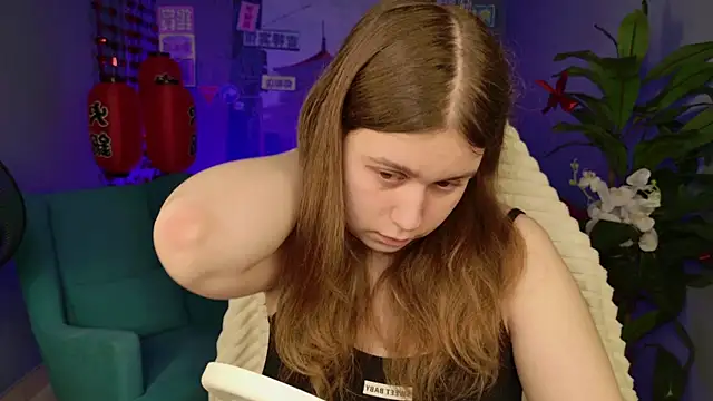 FioraMarmoris online show from April 8, 2026, 5:20 am