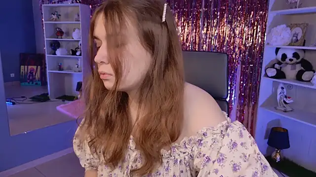 FioraMarmoris online show from April 10, 2026, 5:36 am