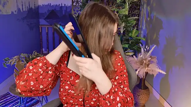 FioraMarmoris online show from December 18, 2025, 5:12 am