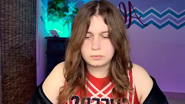 FioraMarmoris online show from September 25, 2025, 2:12 pm