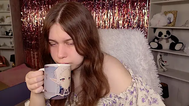 FioraMarmoris online show from April 19, 2026, 5:19 am