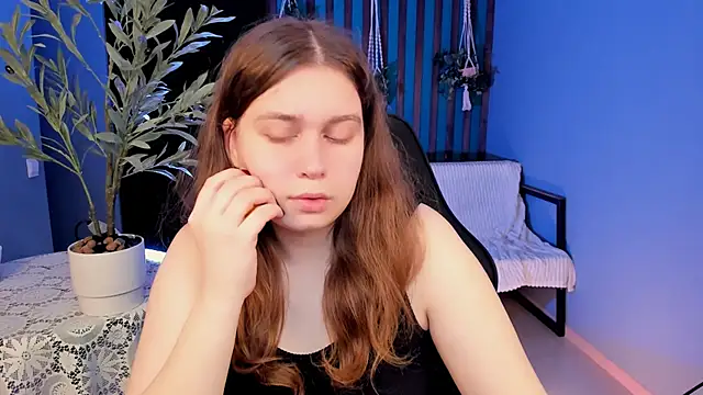 FioraMarmoris online show from March 15, 2026, 5:25 am