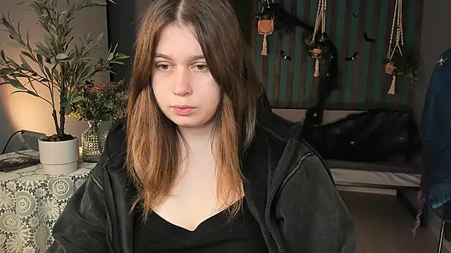 FioraMarmoris online show from October 19, 2025, 5:10 am