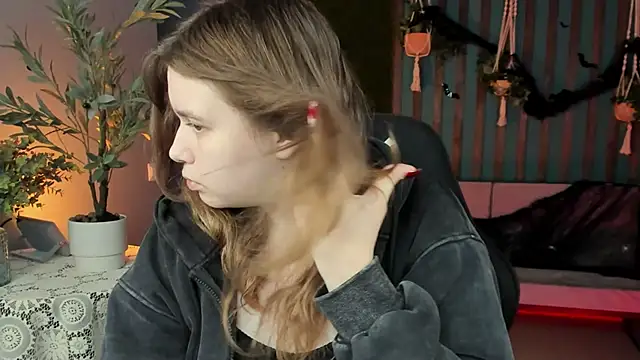 FioraMarmoris online show from October 23, 2025, 1:32 pm