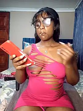 Queen-Chocolate online show from February 5, 2025, 7:42 pm