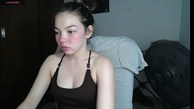 Snapshot of venelope1 chatting on February 14, 2025, 3:43 am venelope1 online show from February 14, 2025, 3:43 am