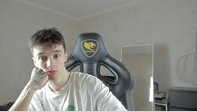 MasonWarholl online show from October 6, 2025, 9:10 am